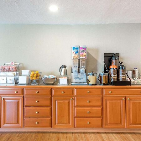 מלון Super 8 By Wyndham Watertown/Cambridge/Boston Area מראה חיצוני תמונה