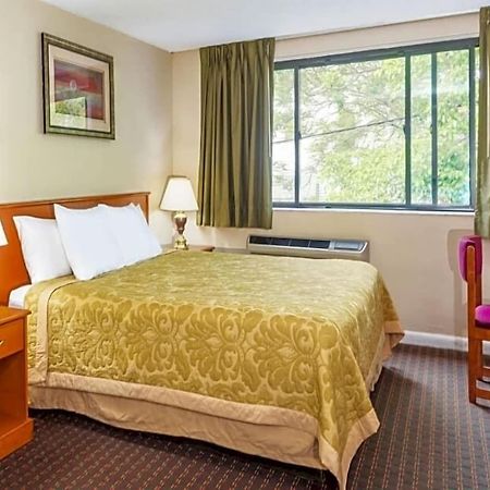 מלון Super 8 By Wyndham Watertown/Cambridge/Boston Area מראה חיצוני תמונה