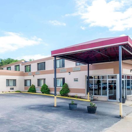 מלון Super 8 By Wyndham Watertown/Cambridge/Boston Area מראה חיצוני תמונה