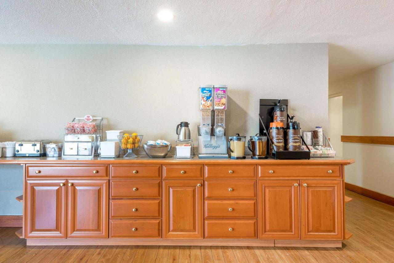 מלון Super 8 By Wyndham Watertown/Cambridge/Boston Area מראה חיצוני תמונה
