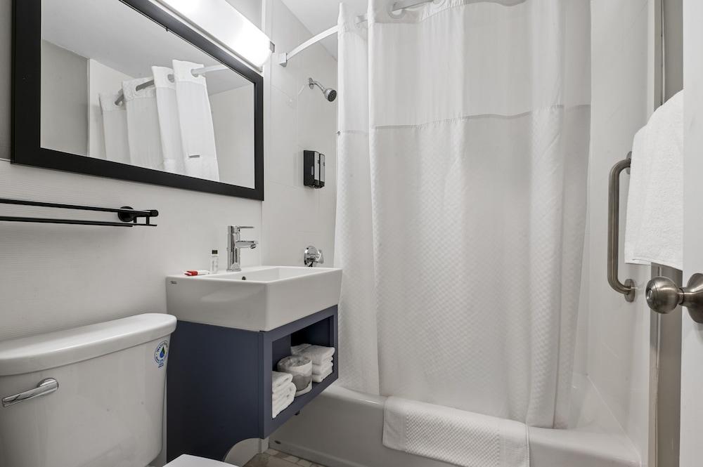 מלון Super 8 By Wyndham Watertown/Cambridge/Boston Area מראה חיצוני תמונה