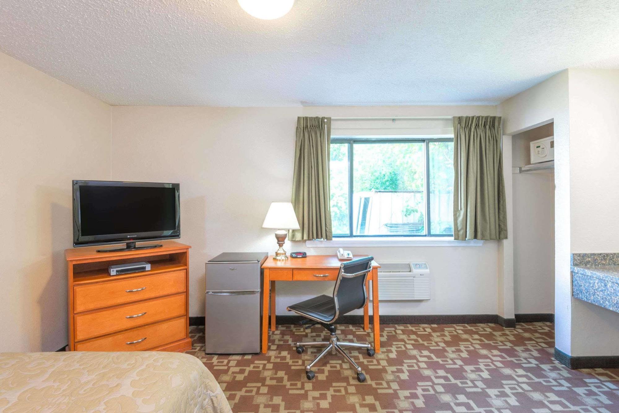 מלון Super 8 By Wyndham Watertown/Cambridge/Boston Area מראה חיצוני תמונה