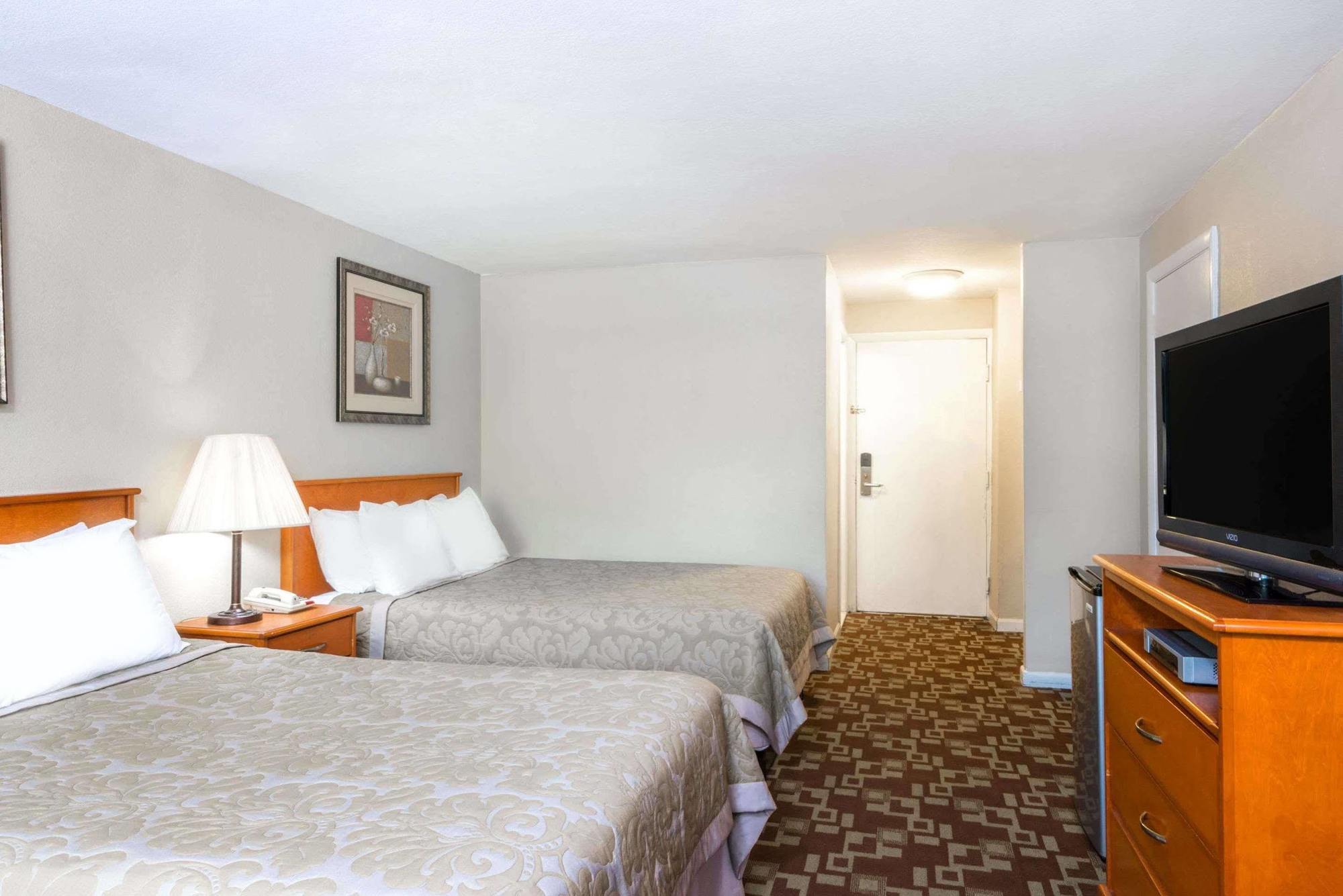 מלון Super 8 By Wyndham Watertown/Cambridge/Boston Area מראה חיצוני תמונה
