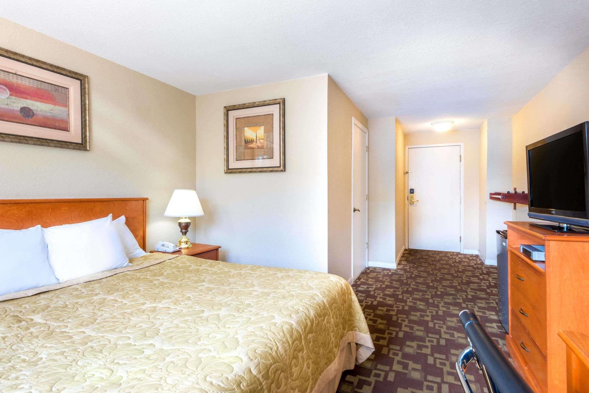 מלון Super 8 By Wyndham Watertown/Cambridge/Boston Area מראה חיצוני תמונה