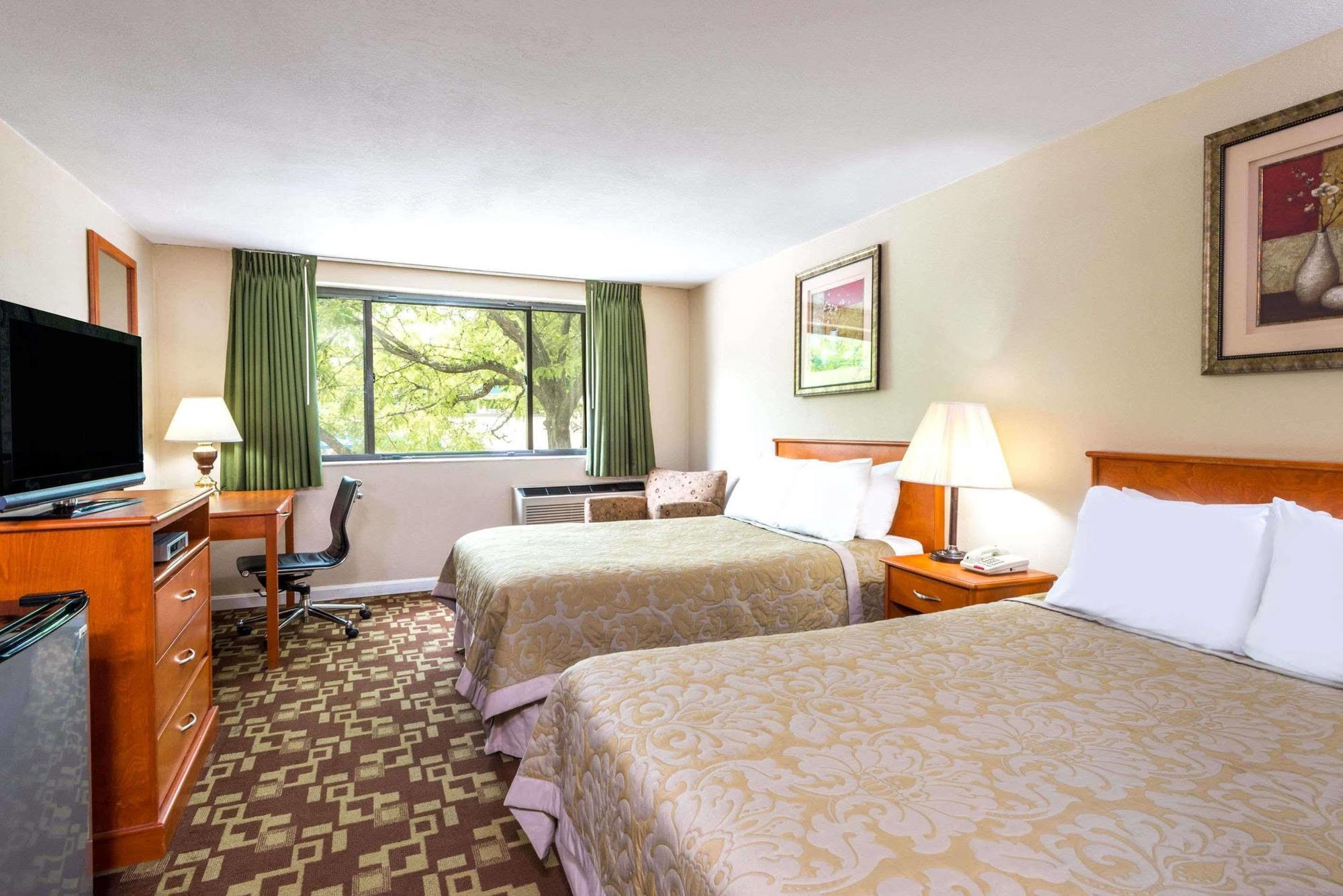 מלון Super 8 By Wyndham Watertown/Cambridge/Boston Area מראה חיצוני תמונה