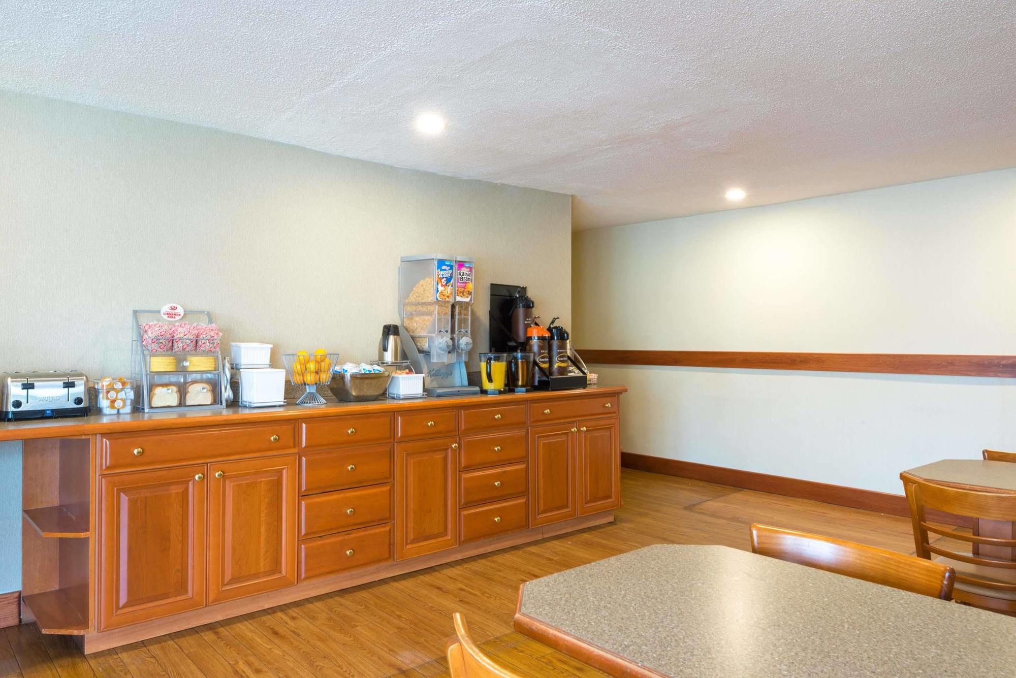 מלון Super 8 By Wyndham Watertown/Cambridge/Boston Area מראה חיצוני תמונה